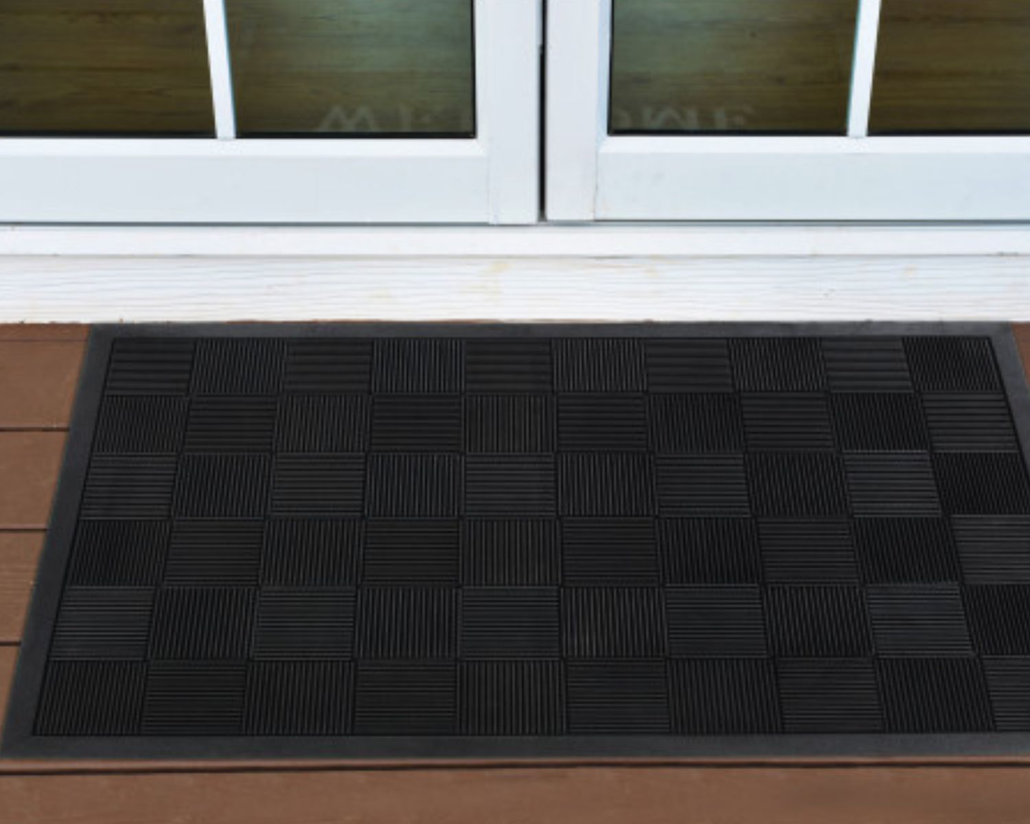 swiper-wiper-entrance-mat-in-use-1 swiper-wiper-entrance-mat-in-use-1