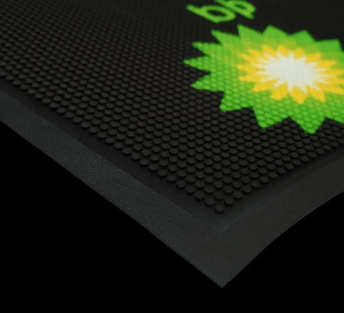 Scraper-step-rubber-logo-mats-corner